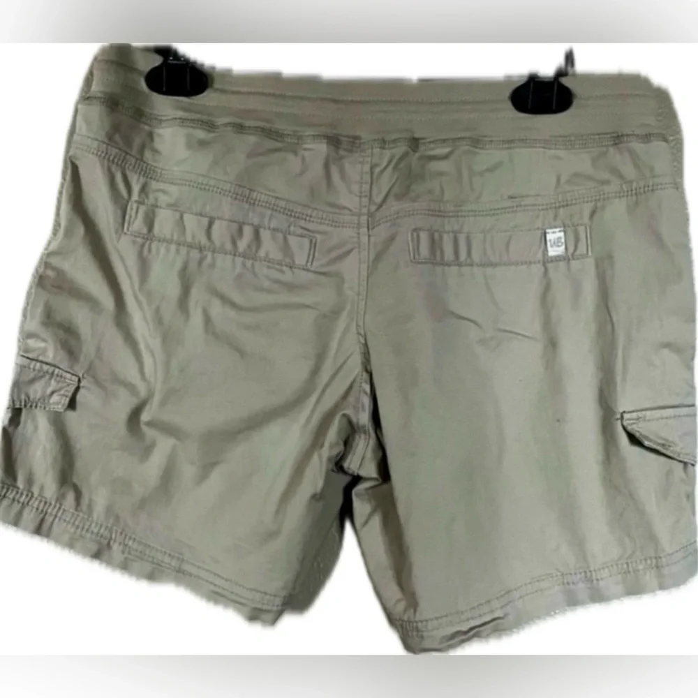 UnionBay tan cargo shorts. Excellent condition. Drawstring waist. Size 7